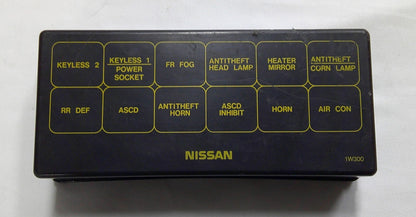 INFINITI QX4 FUSE RELAY COVER LID  B2
