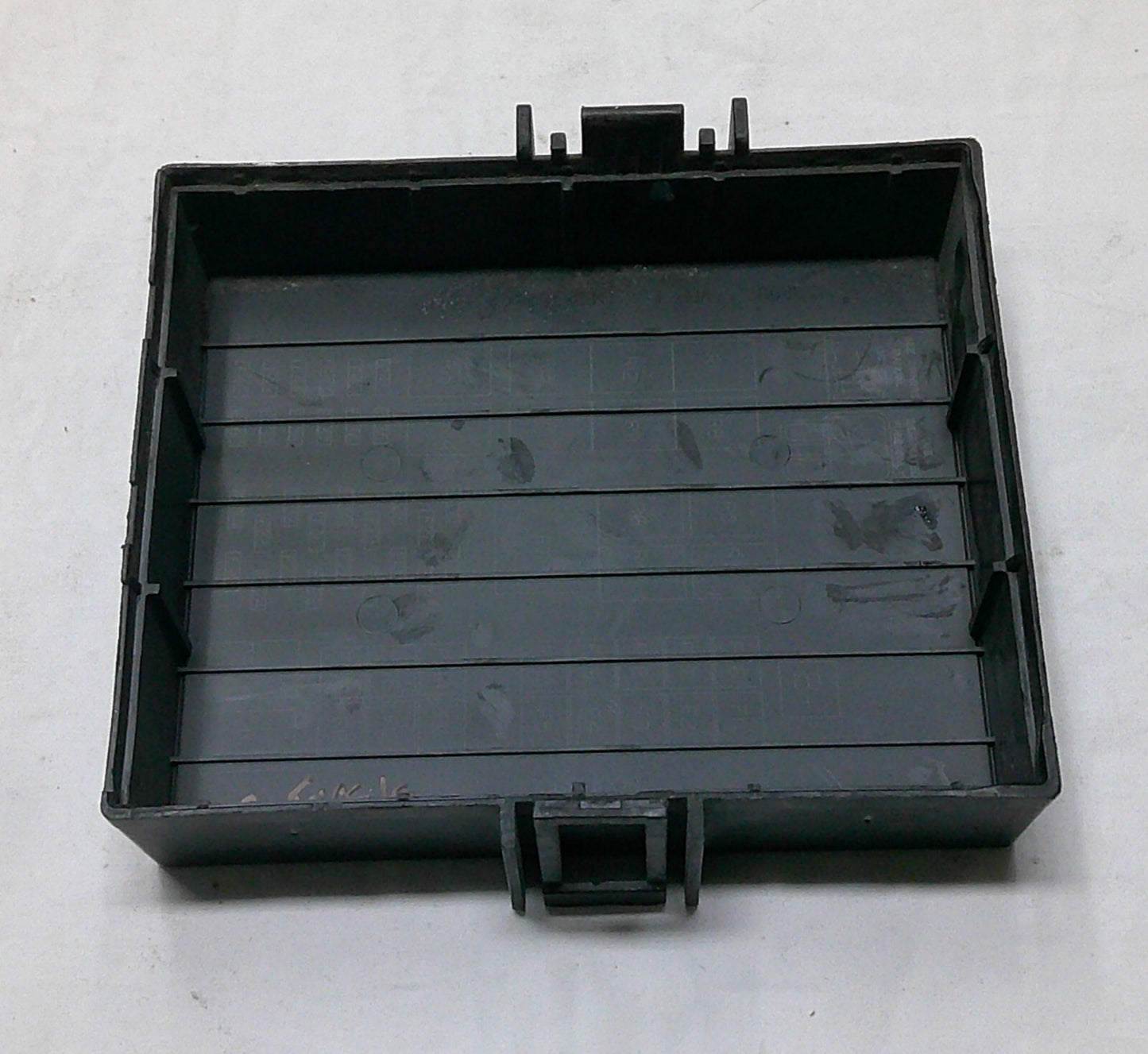 11 - 13 Ford Fiesta Fuse Relay Box Fusebox Cover Lid 6001389001  Free Ship  R1 - RarePartsFinder.Com