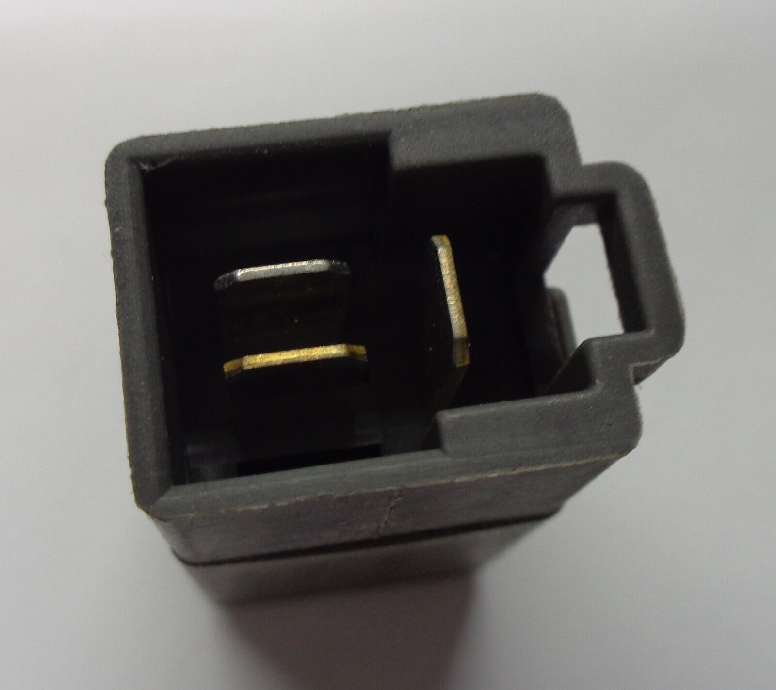 ISUZU 3 PIN OEM HORN 8970184620 RELAY TESTED  1 YEAR WARRANTY FREE SHIPPING! ZU1 - RarePartsFinder.Com