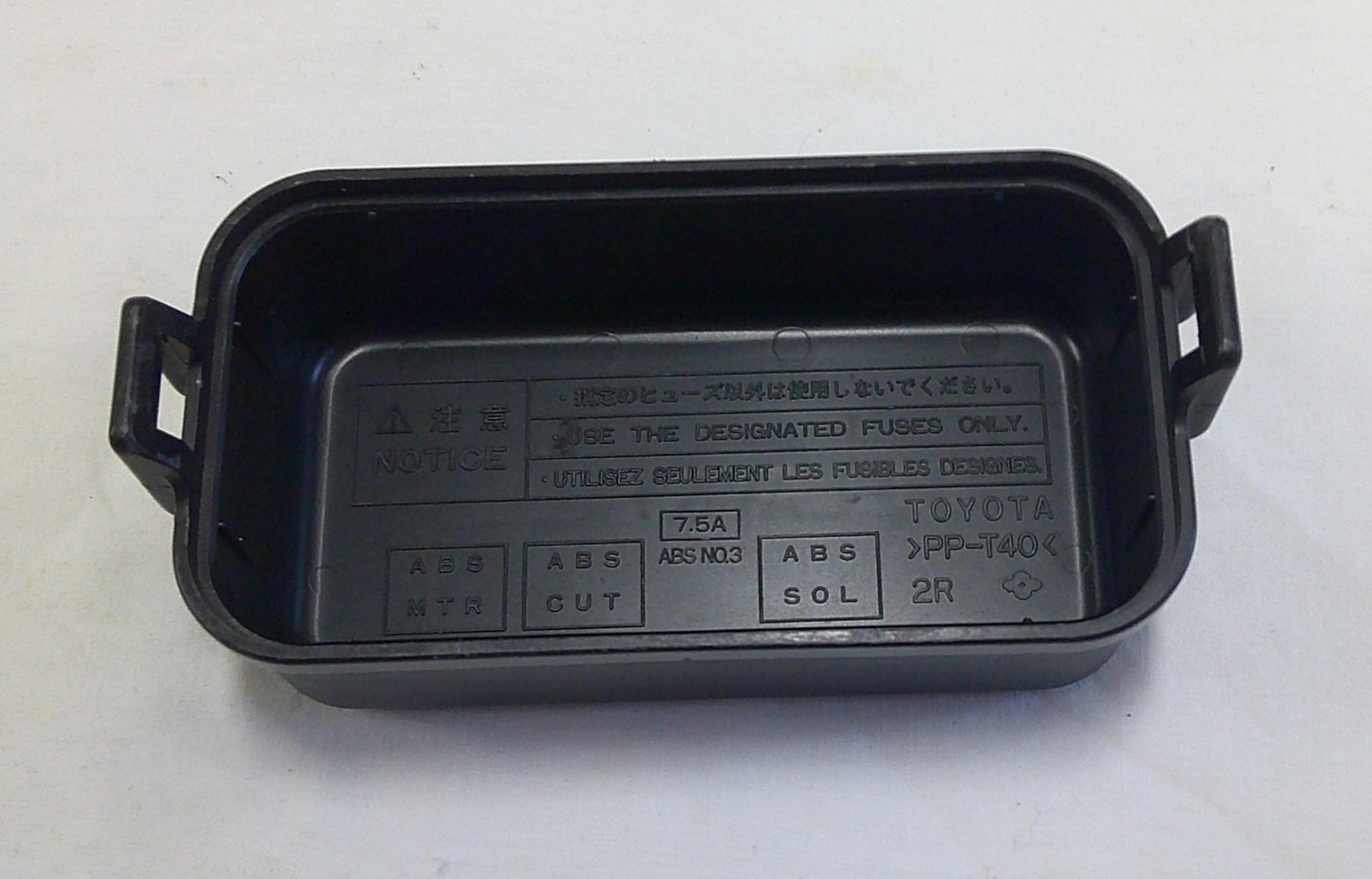 2001 - 2007 TOYOTA HIGHLANDER ENGINE FUSE BOX RELAY LID COVER R2