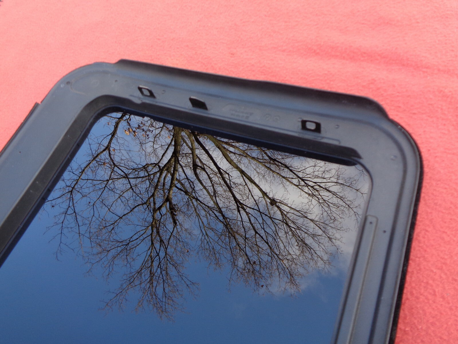 01 02 SATURN L100 L200 L300 LW200 LW300 OEM FACTORY SUNROOF GLASS OEM FREE SHIP - RarePartsFinder.Com