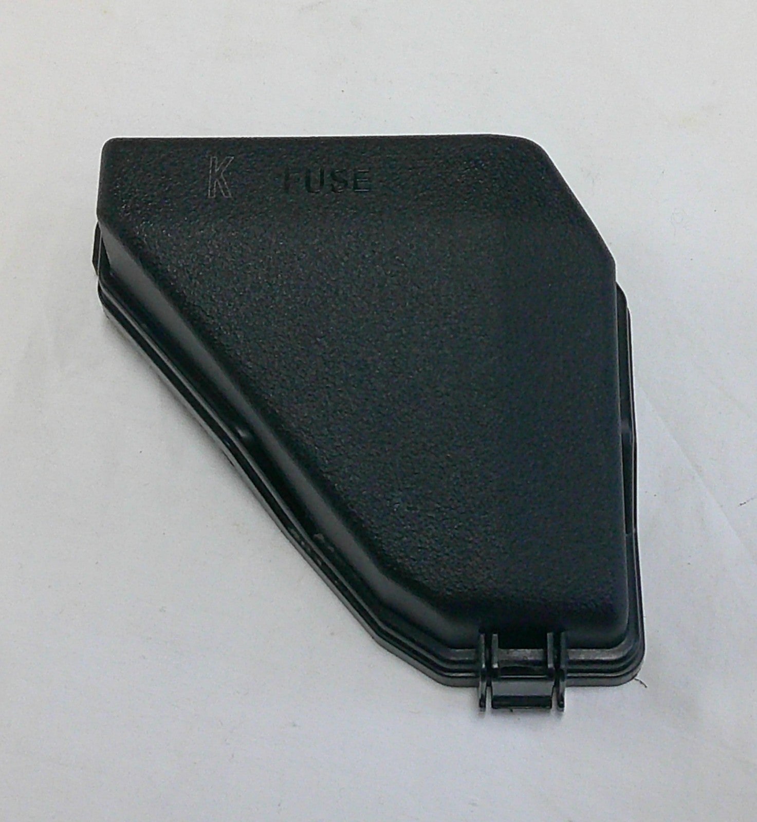 2012 - 2014 TOYOTA PRIUS C  ENGINE FUSE BOX RELAY LID COVER 82662-52730 R2