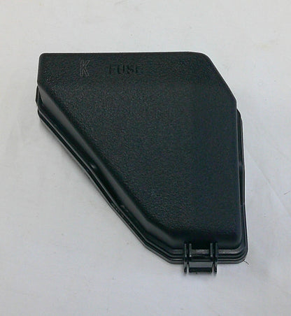 2012 - 2014 TOYOTA PRIUS C  ENGINE FUSE BOX RELAY LID COVER 82662-52730 R2