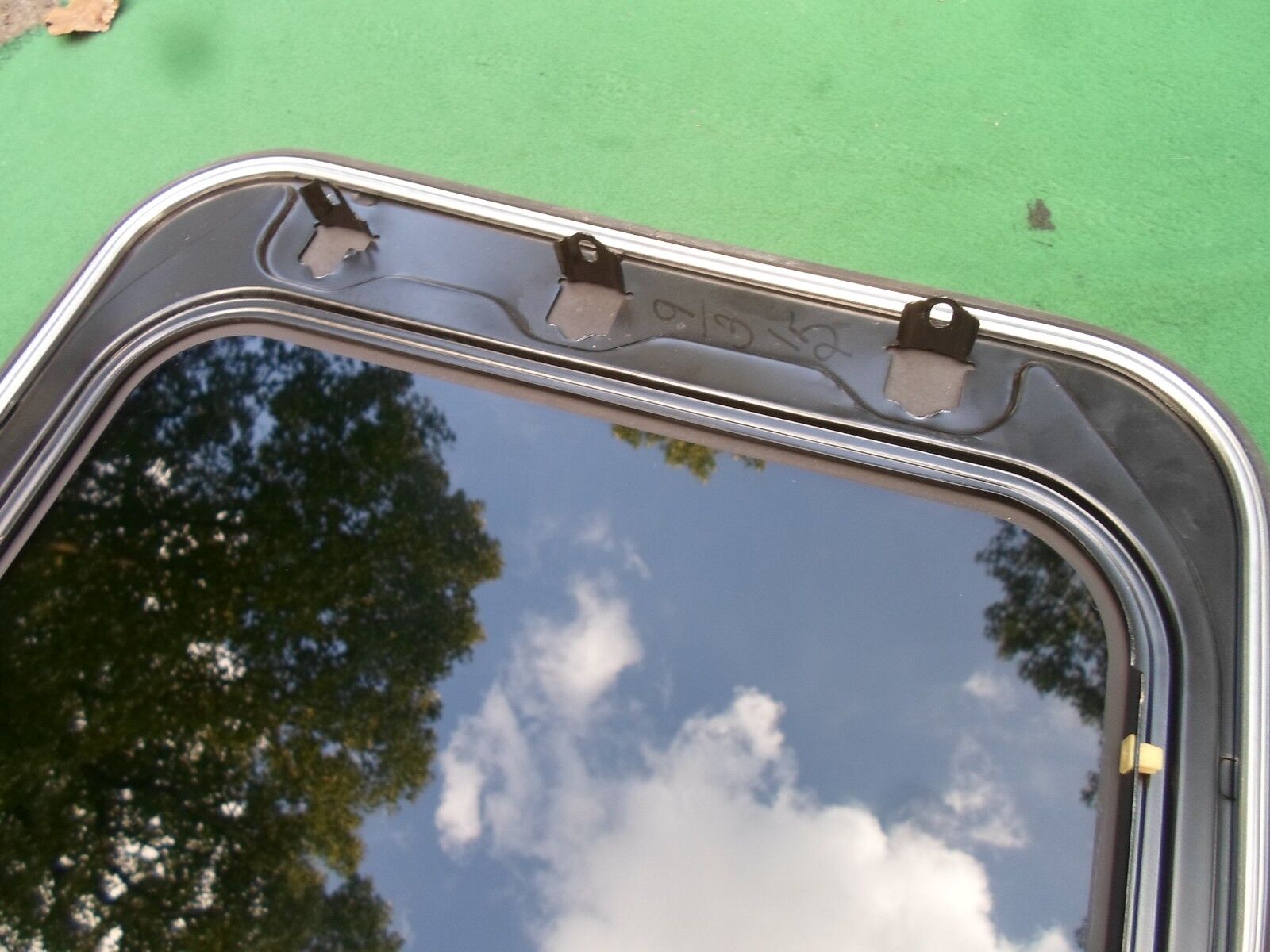 2000 LINCOLN CONTINENTAL YEAR SPECIFIC OEM FACTORY  SUNROOF GLASS FREE SHIPPING!