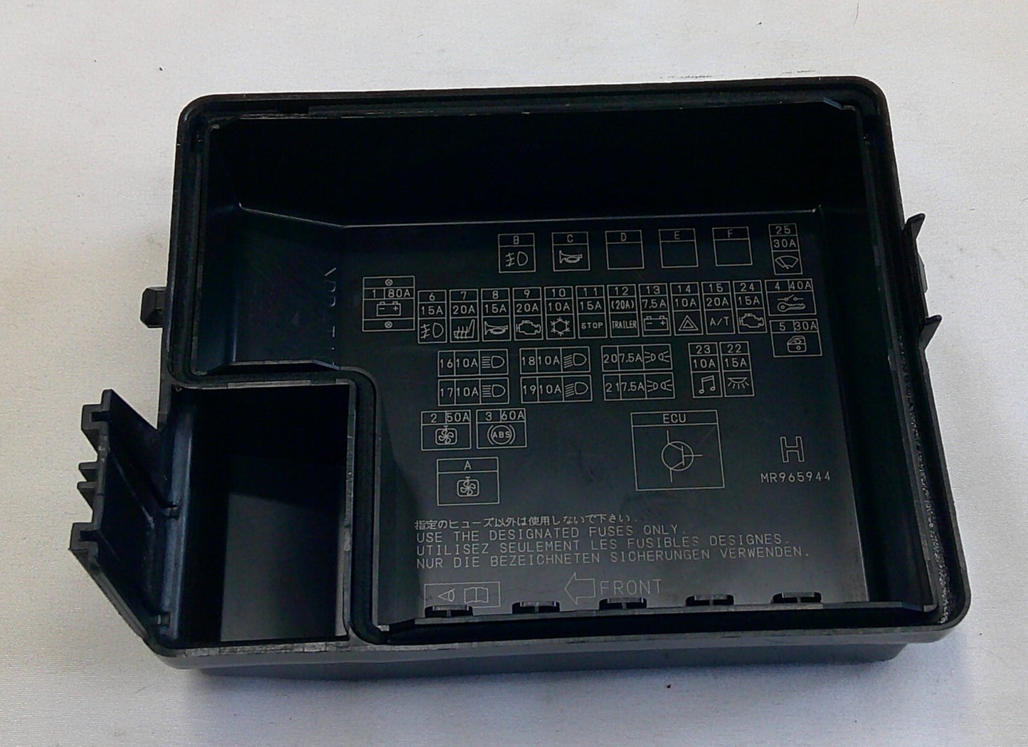 2004 - 2007 Mitsubishi Endeavor FuseBox Fuse Box Relay Cover Lid OEM MR965944 B9