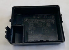 2004 - 2007 Mitsubishi Endeavor FuseBox Fuse Box Relay Cover Lid OEM MR965944 B9