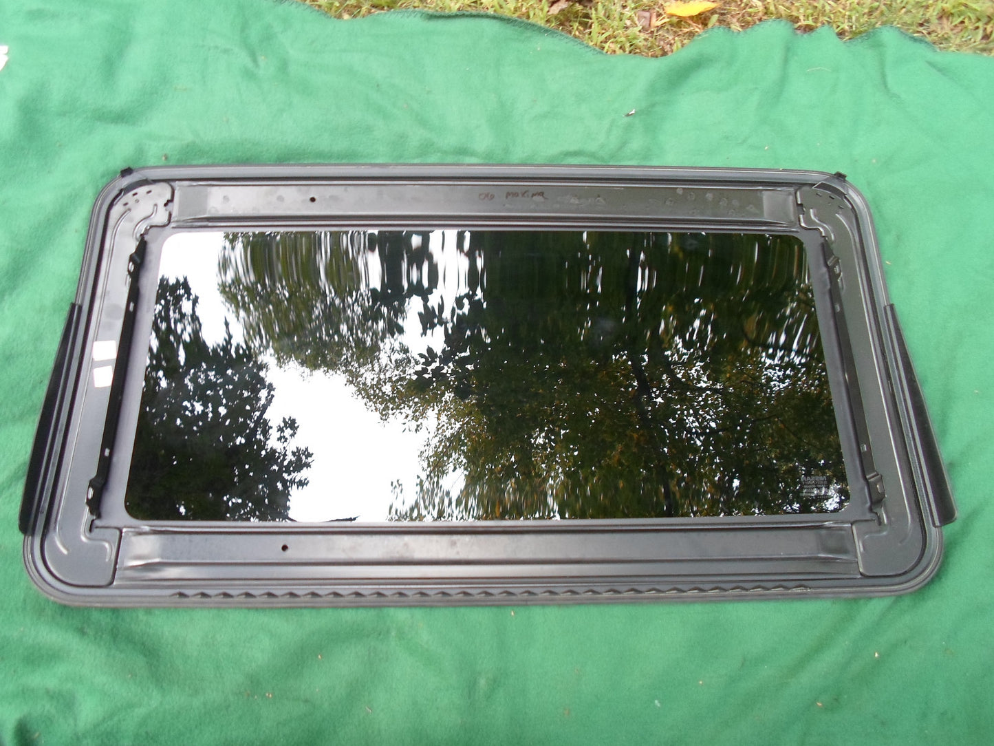 READ!  SCRATCH SPECIAL 2004 - 2008 NISSAN MAXIMA OEM FACTORY SUNROOF GLASS - RarePartsFinder.Com