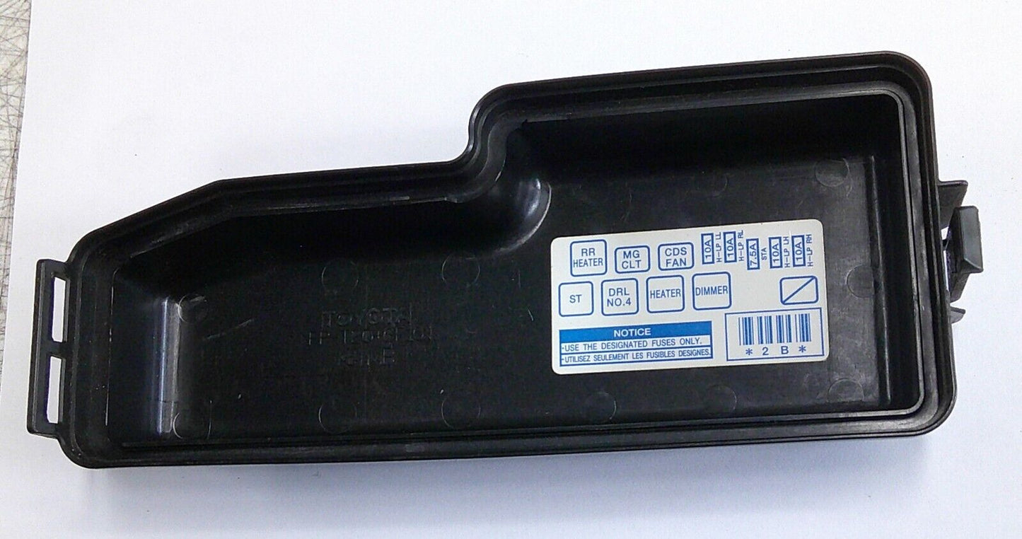 2001 - 2003 TOYOTA SEQUOIA ENGINE FUSE BOX RELAY LID COVER 82661-0C060 B6 - RarePartsFinder.Com