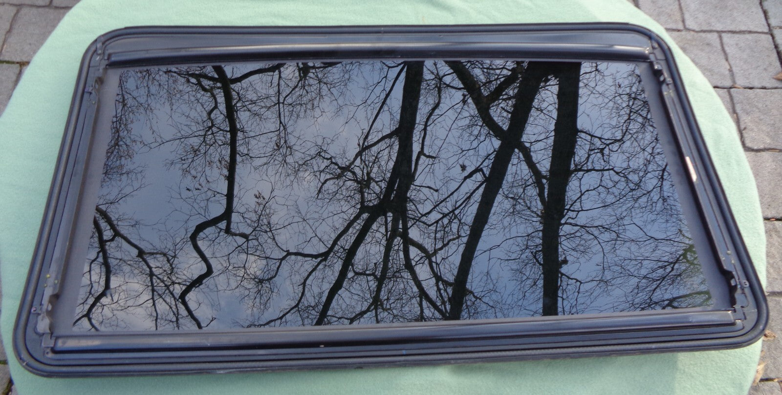 01 - 07 TOYOTA SEQUOIA 04 - 06 TUNDRA OEM  FACTORY SUNROOF GLASS FREE SHIPPING! - RarePartsFinder.Com