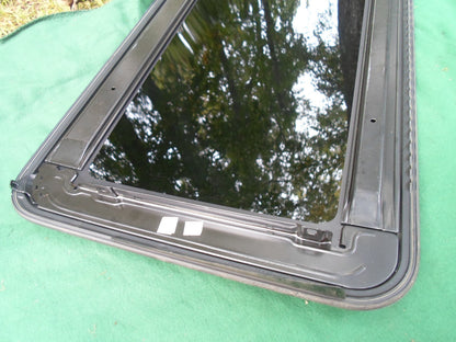 READ!  SCRATCH SPECIAL 2004 - 2008 NISSAN MAXIMA OEM FACTORY SUNROOF GLASS - RarePartsFinder.Com