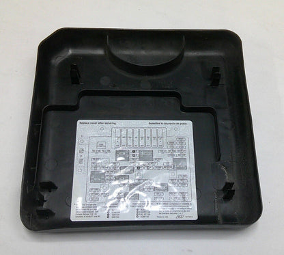 2000 - 2002 TAHOE SUBURBAN FUSE RELAY ENGINE COMPARTMENT COVER LID  B8 - RarePartsFinder.Com