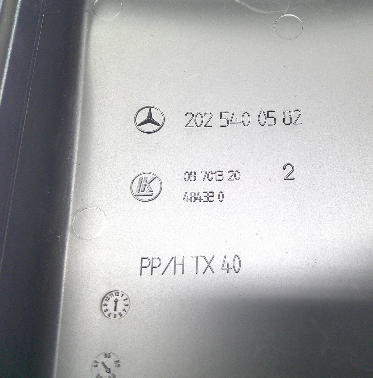 97-03 Mercedes W208 CLK320 430 Under Hood Right Fuse Box Cover Right 20254005 B7