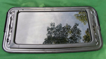 2004 HYUNDAI  XG350  XG 350 YEAR SPECIFIC SUNROOF GLASS  OEM
