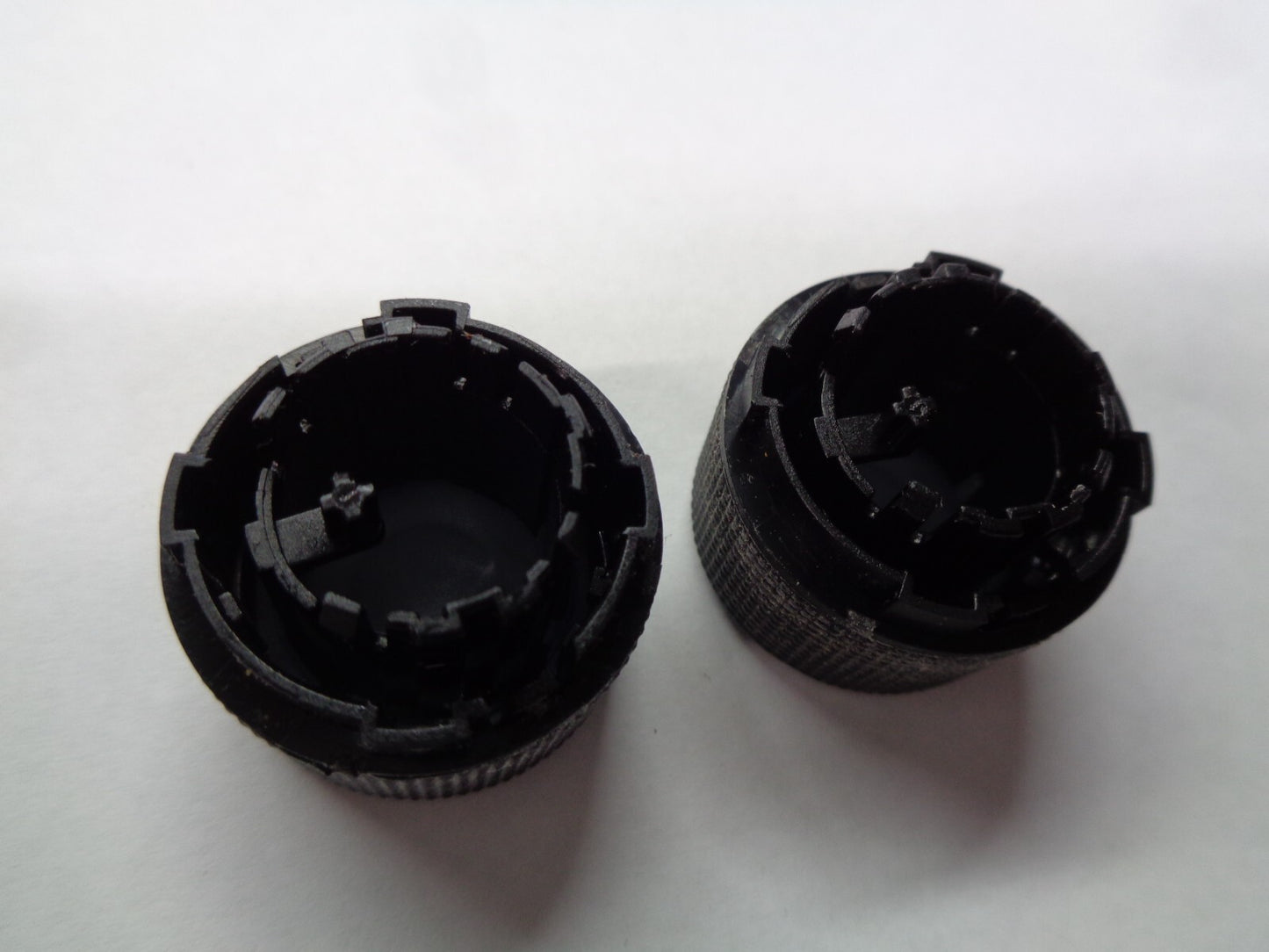 06 - 11 CADILLAC DTS  RADIO STEREO TUNER SELECTOR KNOB SET OEM