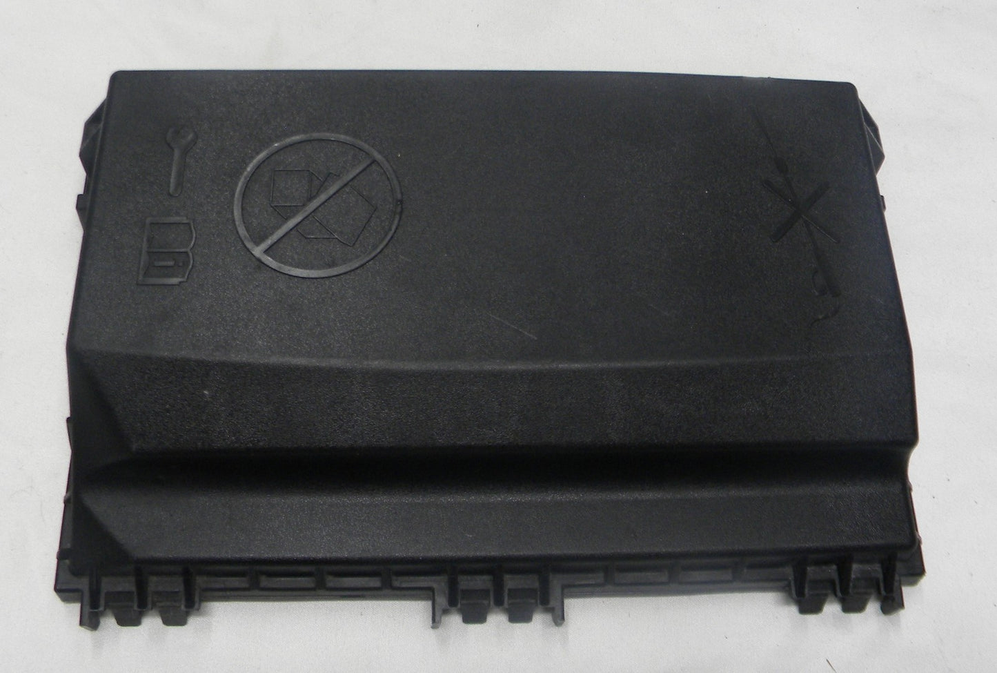 14 - 15 Buick Verano Engine Fuse Relay Box Cover Lid Cap Only OEM 22938539 R3