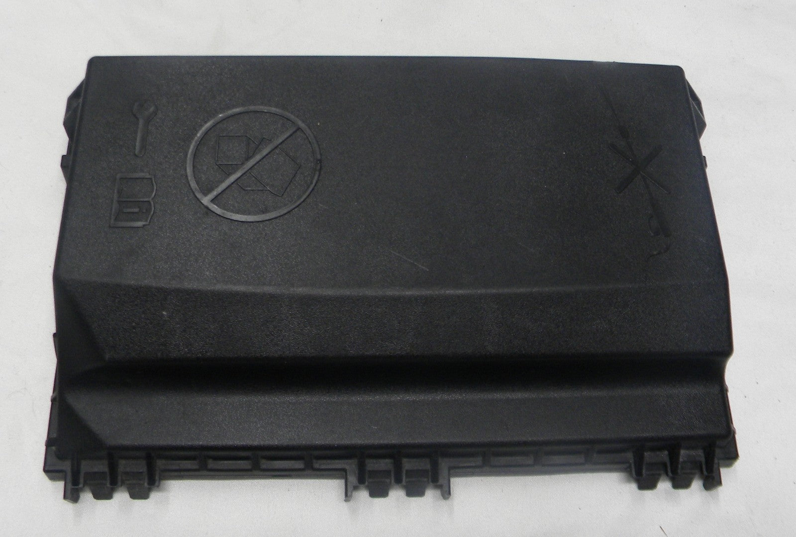 14 - 15 Buick Verano Engine Fuse Relay Box Cover Lid Cap Only OEM 22938539 R3