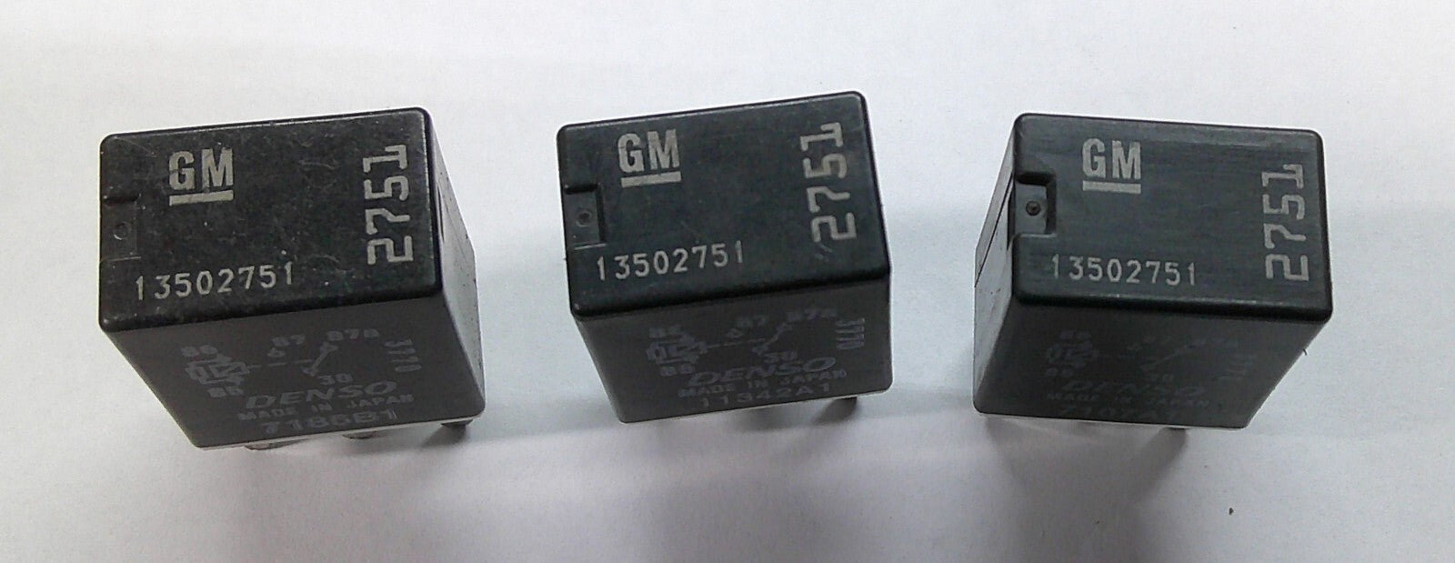 USA SELLER GM DENSO 13502751  OEM 3 PC RELAY LOT  1 YEAR WARRANTY GM11