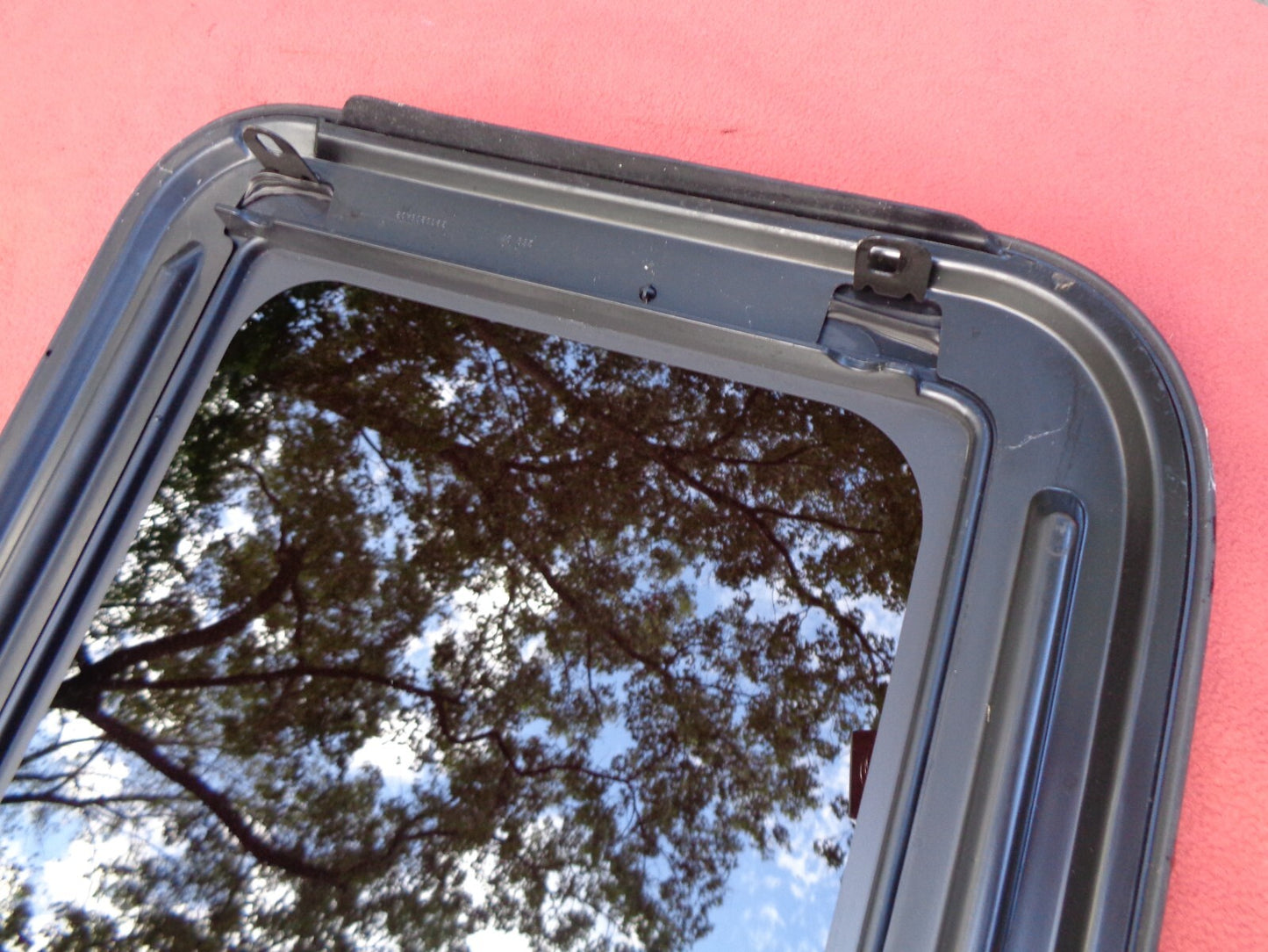 SCRATCH SPECIAL 08 09 10 11 12 JEEP LIBERTY OEM SUNROOF GLASS FREE SHIPPING!