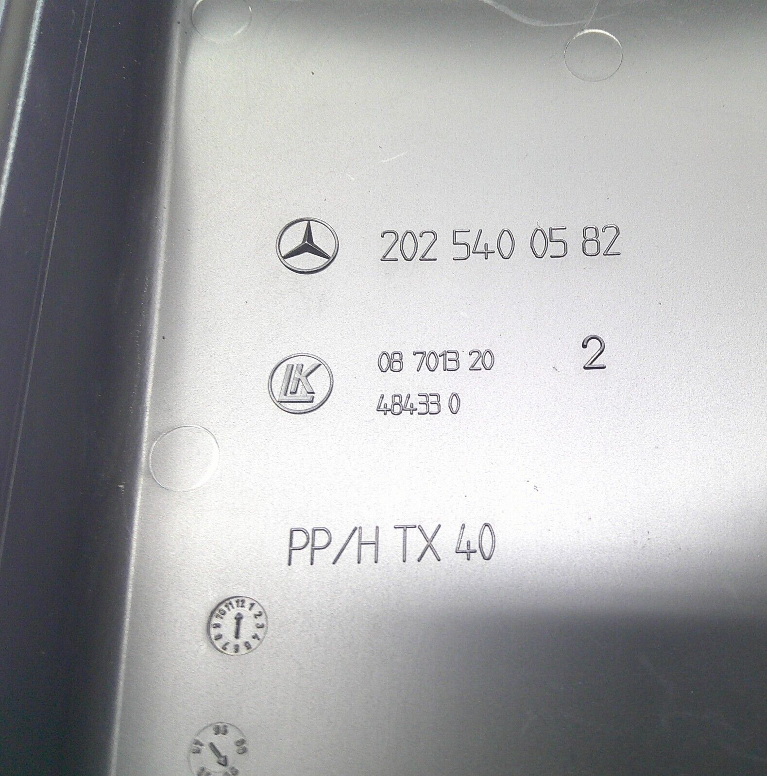 97-03 Mercedes W208 CLK320 430 Under Hood Right Fuse Box Cover Right 20254005 B7 - RarePartsFinder.Com
