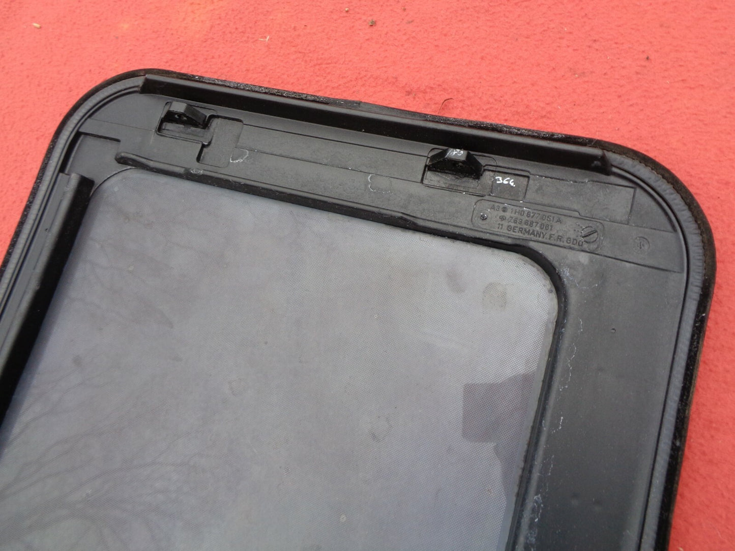 93 94 95 96 97 98 99 VOLKSWAGON GOLF OEM FACTORY SUNROOF GLASS FREE SHIPPING!