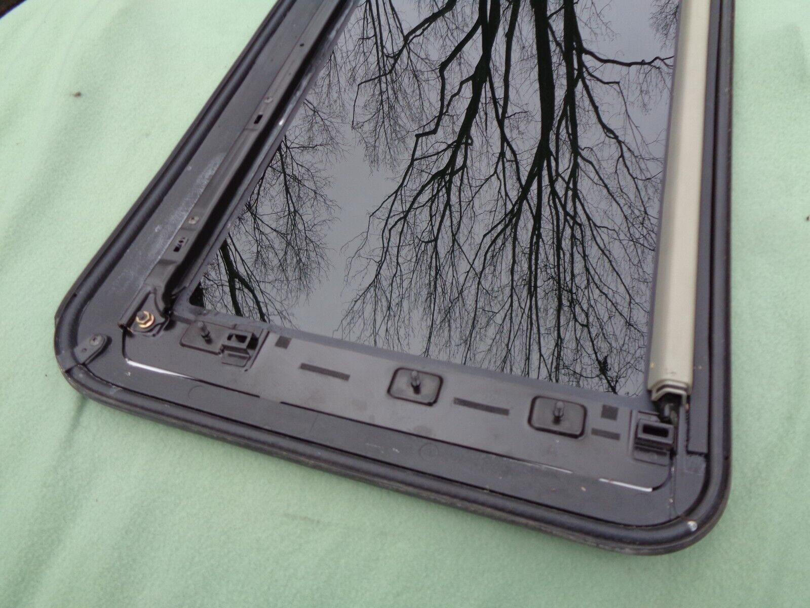 1997 - 2000 TOYOTA RAV4 OEM FACTORY SUNROOF GLASS PANEL FREE SHIPPING! - RarePartsFinder.Com