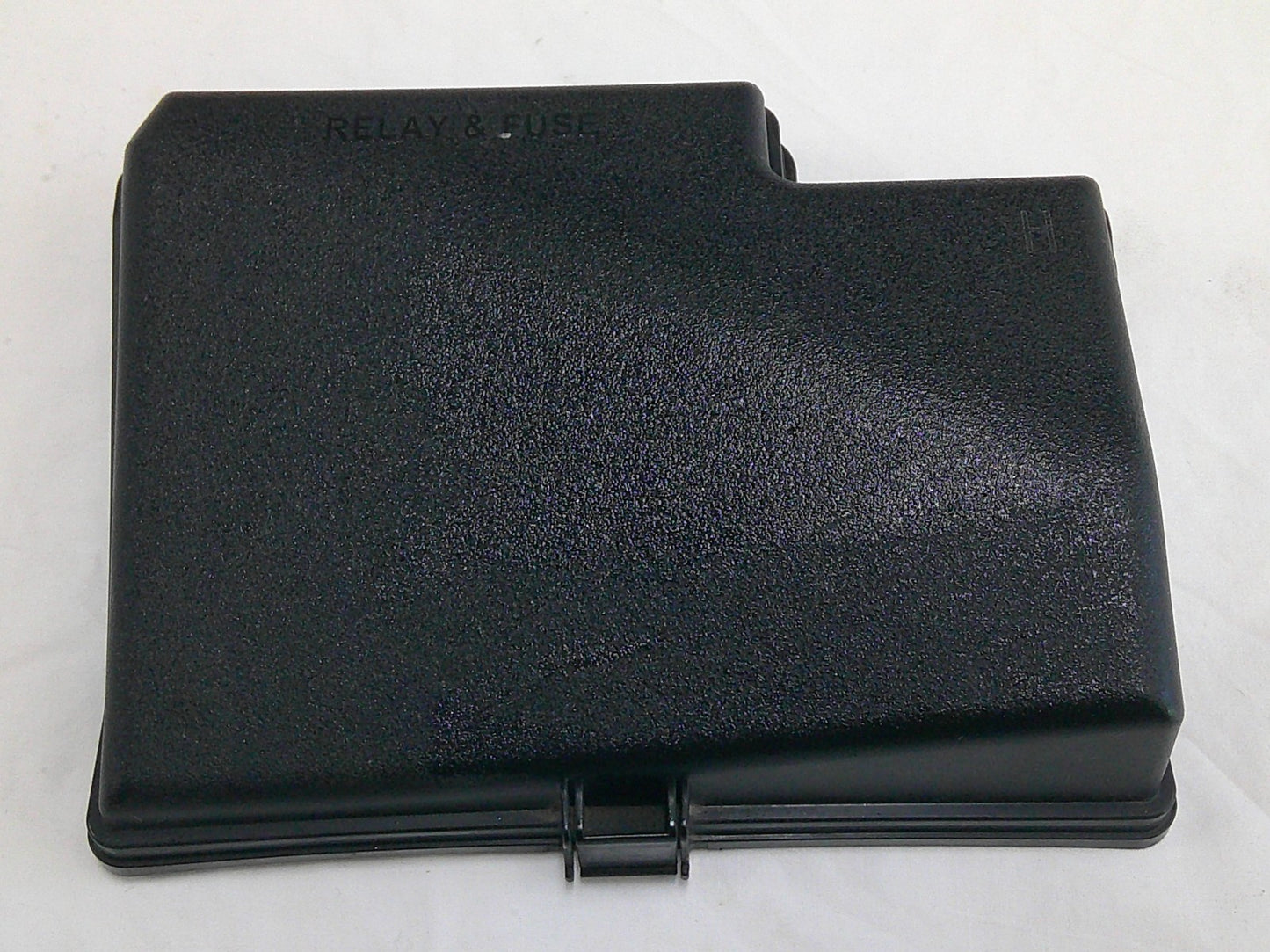 2012 - 2018 TOYOTA PRIUS C  ENGINE FUSE BOX RELAY LID COVER 82662-52740 R2