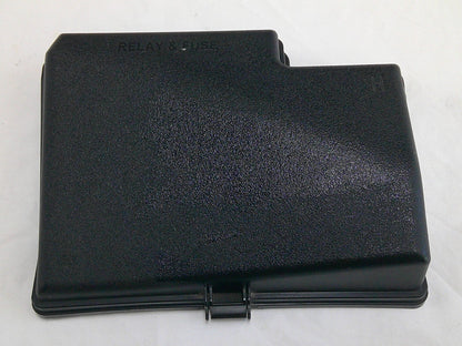 2012 - 2018 TOYOTA PRIUS C  ENGINE FUSE BOX RELAY LID COVER 82662-52740 R2