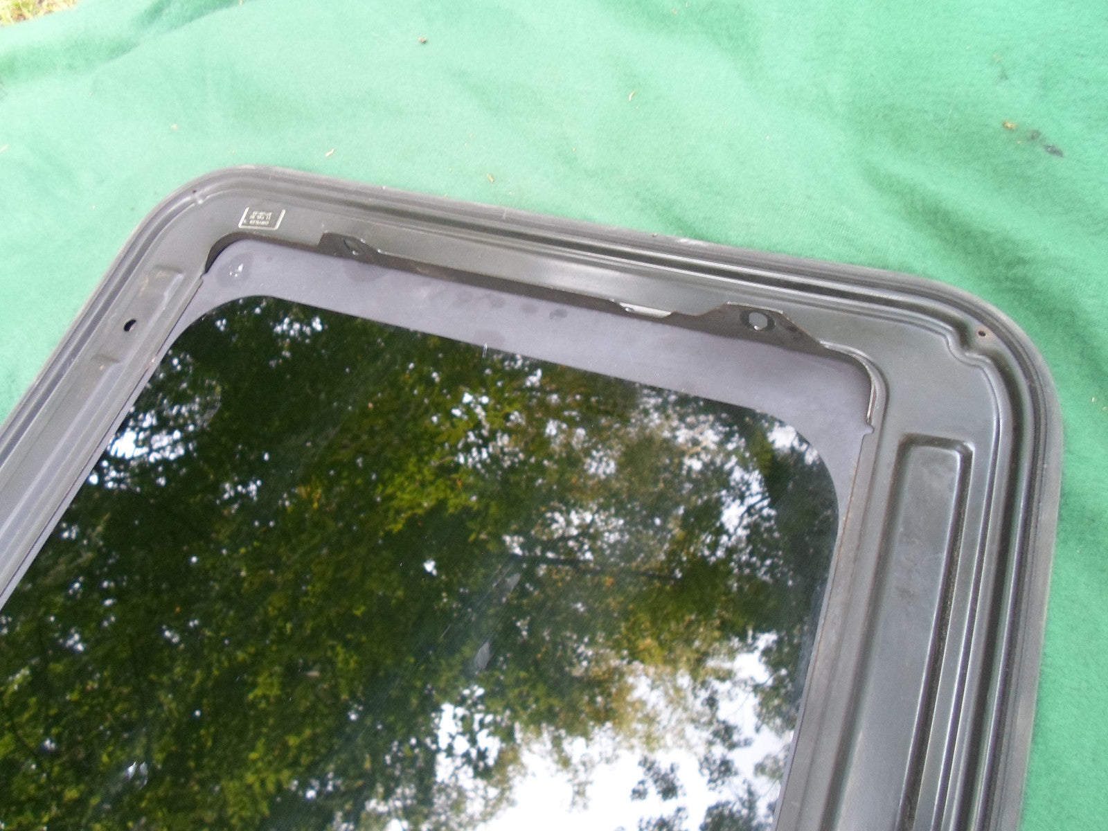 2002 JEEP LIBERTY LIMITED YEAR SPECIFIC SUNROOF GLASS OEM FREE SHIPPING! - RarePartsFinder.Com