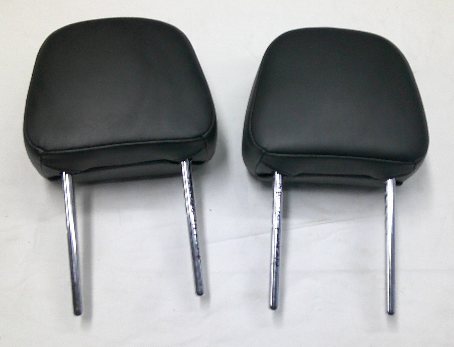 13 - 19 BUICK ENCORE OEM BLACK LEATHER FRONT LEFT RIGHT HEADREST SET FREE SHIP!