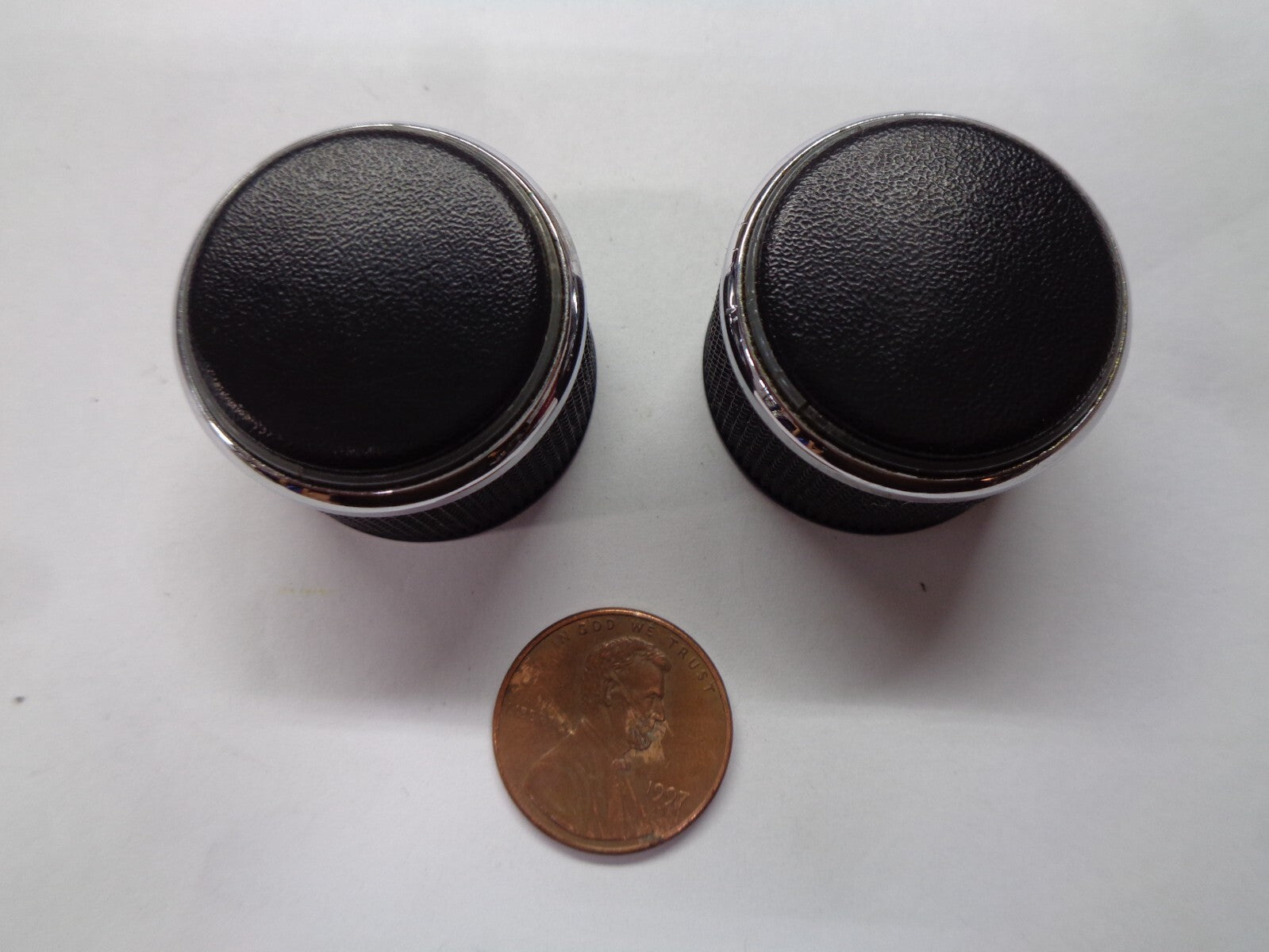 2008 DODGE DURANGO RADIO STEREO TUNER KNOB SET OEM FREE SHIPPING!