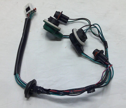 07 - 12 Sentra Socket & Wire Rear L or R Taillight Brake Plug 26551-ET00A A10