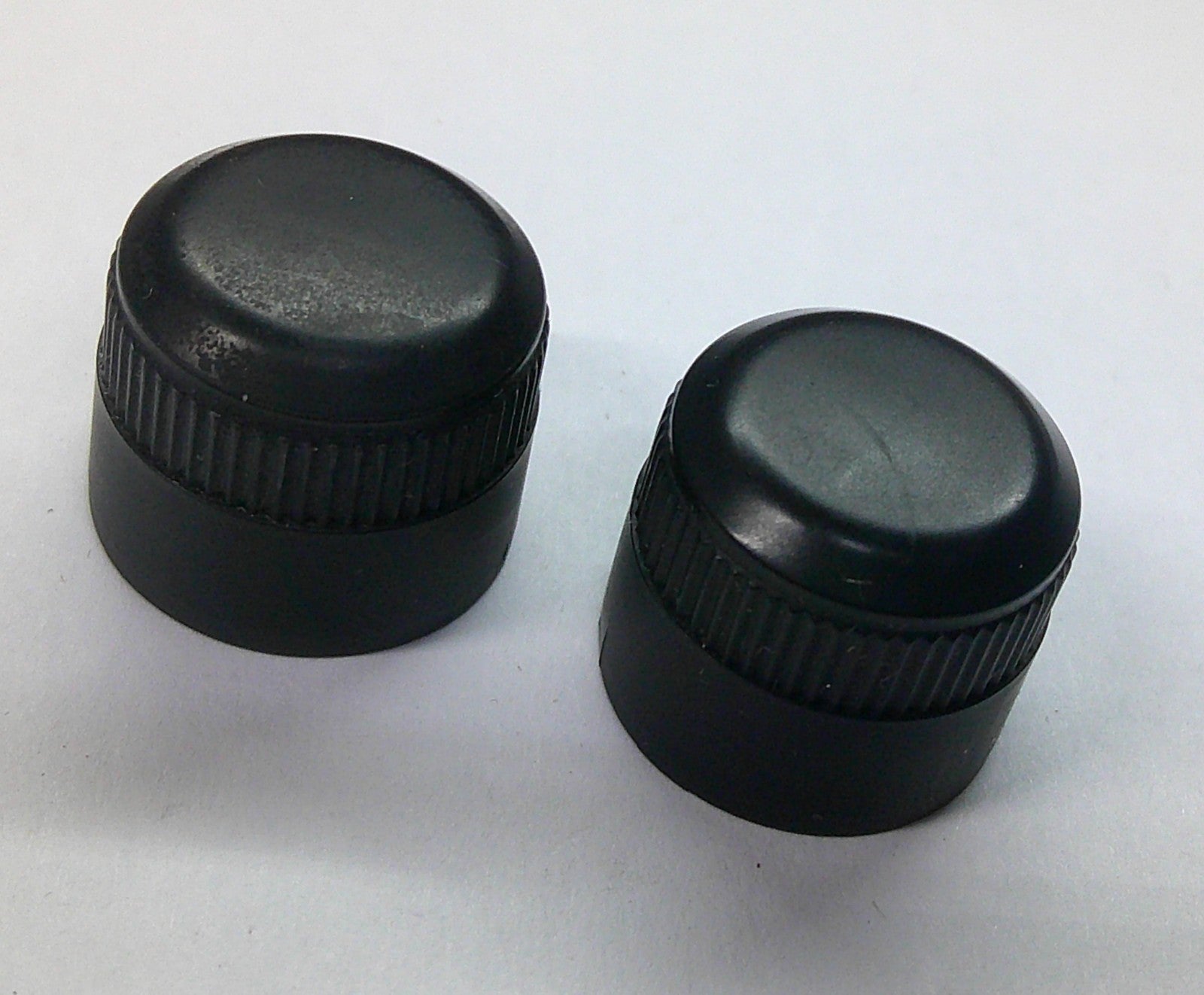 2007 - 2009 MITSUBISHI OUTLANDER  RADIO STEREO CONTROL KNOB SET OEM - RarePartsFinder.Com