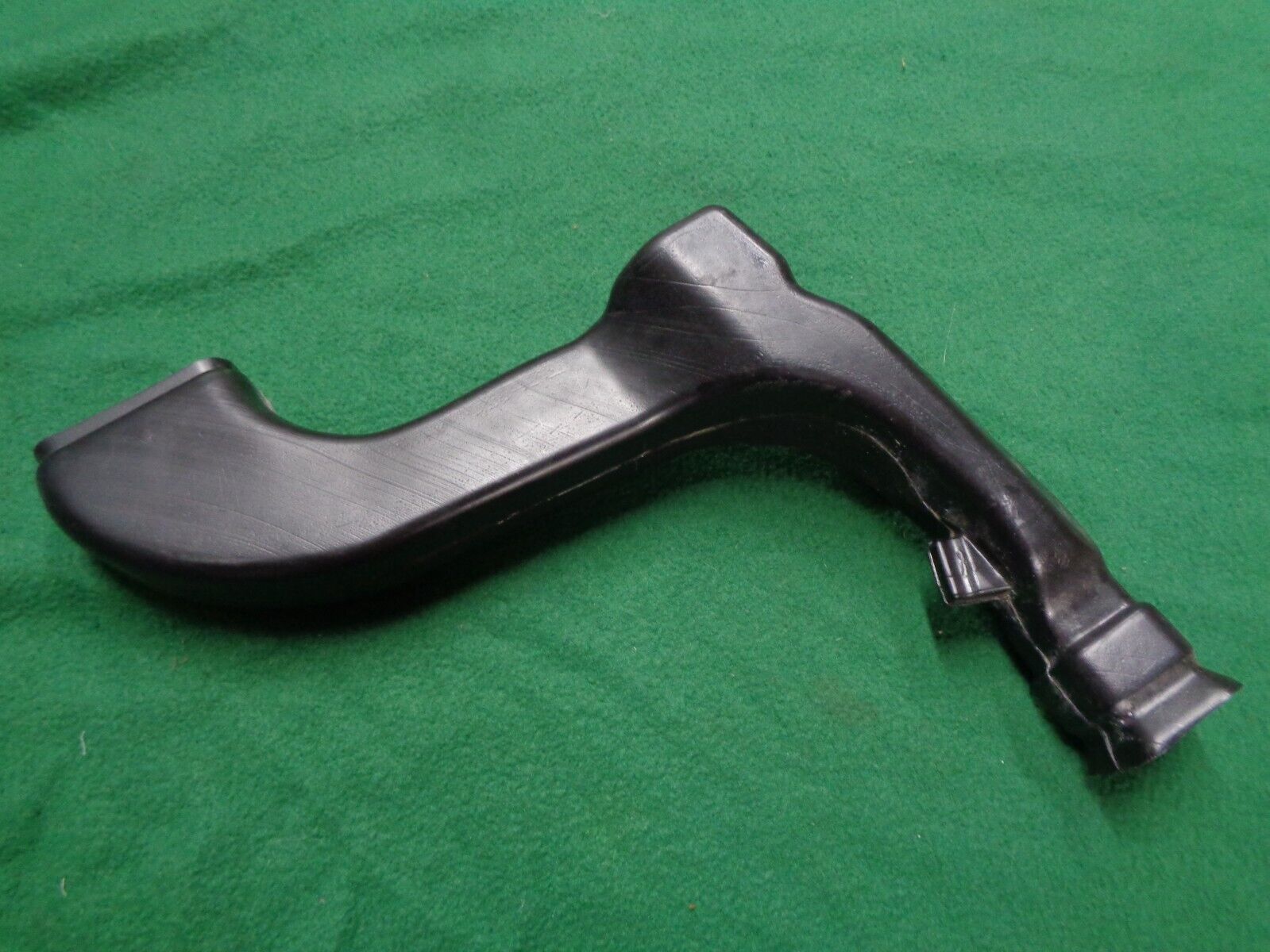 1998 - 2002 MERCEDES E320 Dash Heating & A/C Airflow Duct OEM 210 831 14 46   A1 - RarePartsFinder.Com