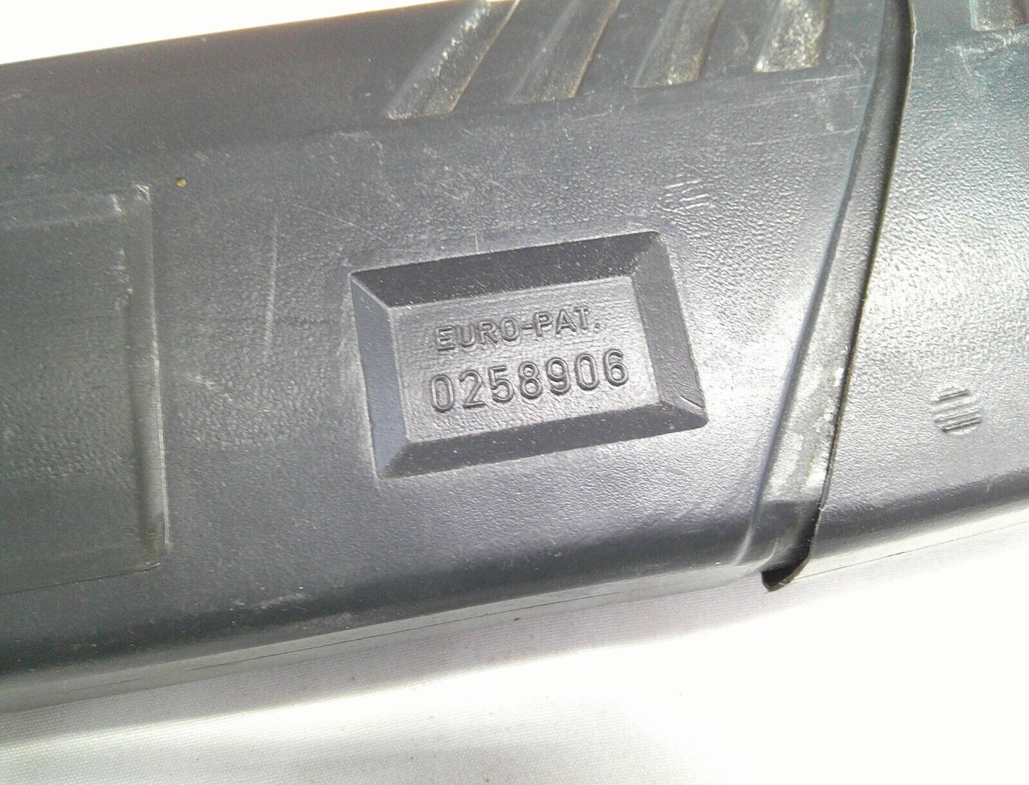 Saab 900 9-5 9-3 EMERGENCY REFLECTOR TRIANGLE & CASE 0258906 FREE SHIPPING B3 - RarePartsFinder.Com