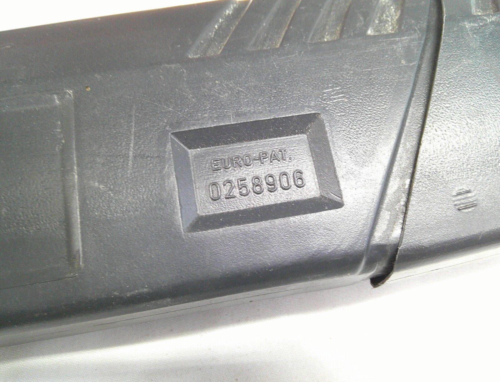 Saab 900 9-5 9-3 EMERGENCY REFLECTOR TRIANGLE & CASE 0258906 FREE SHIPPING B3 - RarePartsFinder.Com