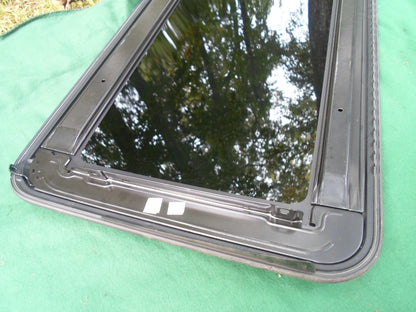 READ!  SCRATCH SPECIAL 2004 - 2008 NISSAN MAXIMA OEM FACTORY SUNROOF GLASS