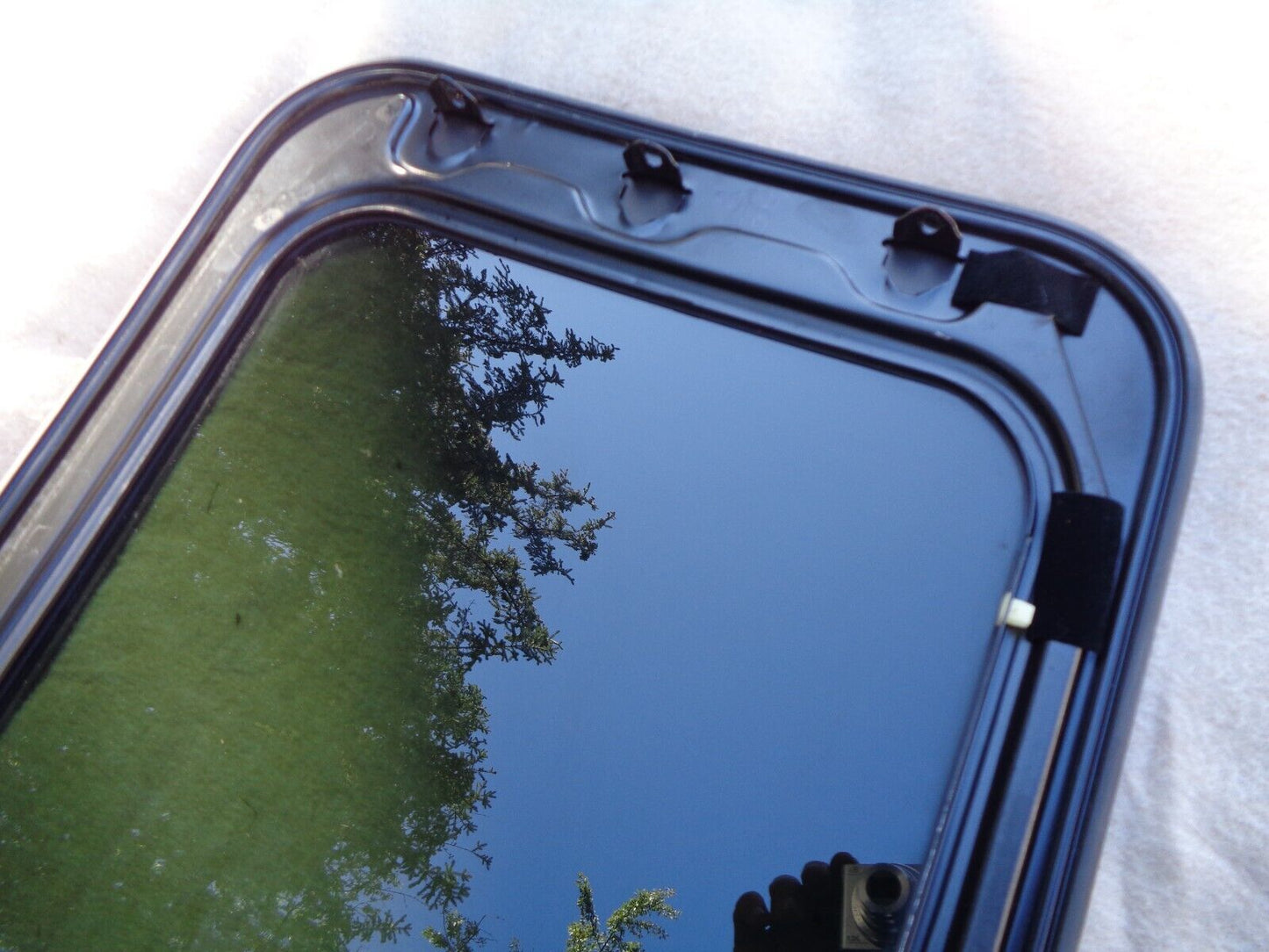 97 - 05 BUICK PARK AVENUE OEM SUNROOF GLASS SCRATCH SPECIAL FREE SHIPPING! - RarePartsFinder.Com