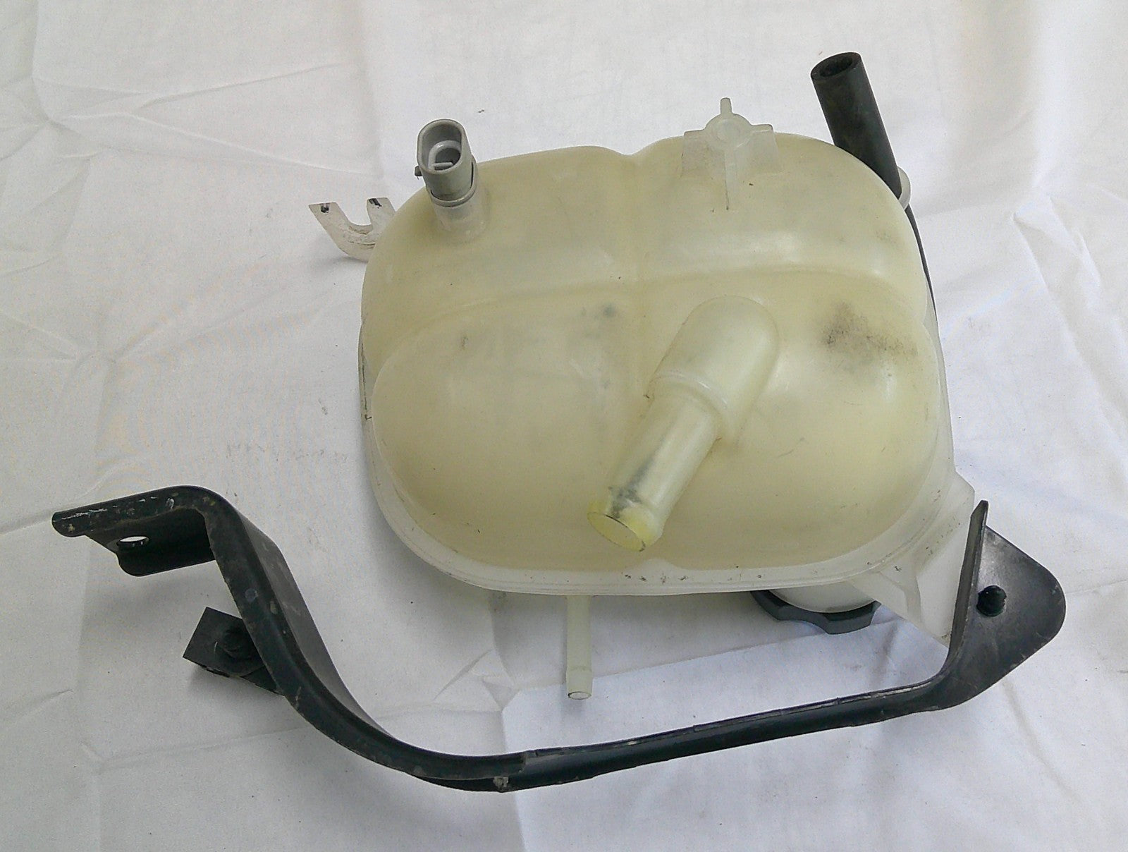 07 - 10 Saturn Sky 06 - 09 Solstice Radiator Expansion Tank 10368831 B10 - RarePartsFinder.Com