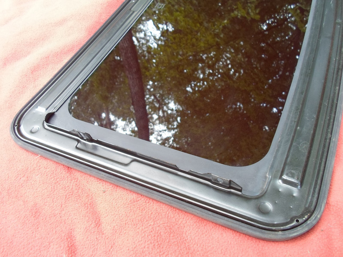 2004 - 2007 BUICK RAINIER  OEM FACTORY SUNROOF GLASS PANEL 25917736