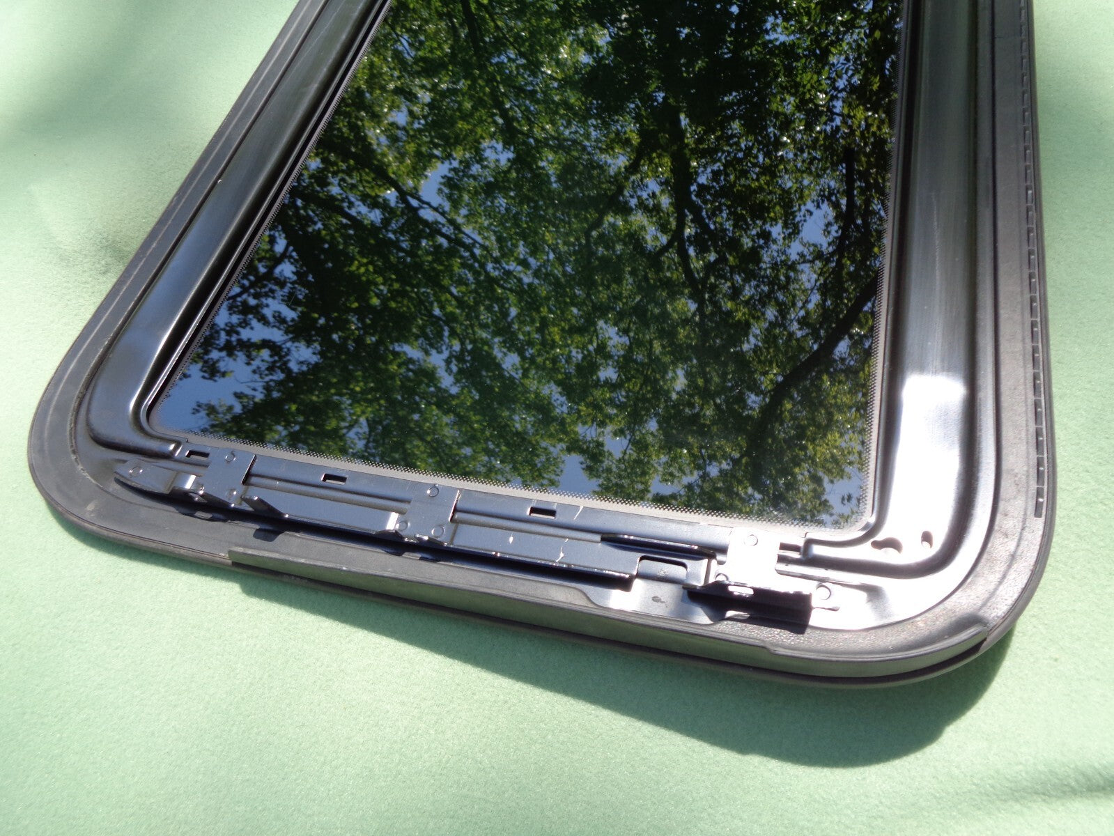 2005 VOLKSWAGON PHAETON YEAR SPECIFIC SUNROOF GLASS OEM FREE SHIPPING! - RarePartsFinder.Com
