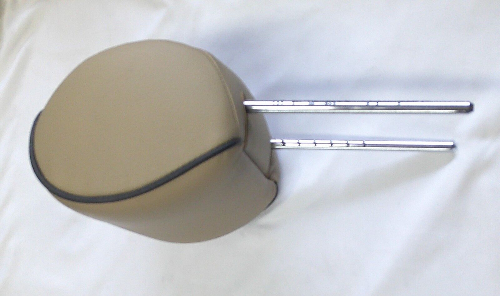 03-09 Range Rover HSE Rear Right or Rear Left Seat Headrest Head Rest Tan - RarePartsFinder.Com