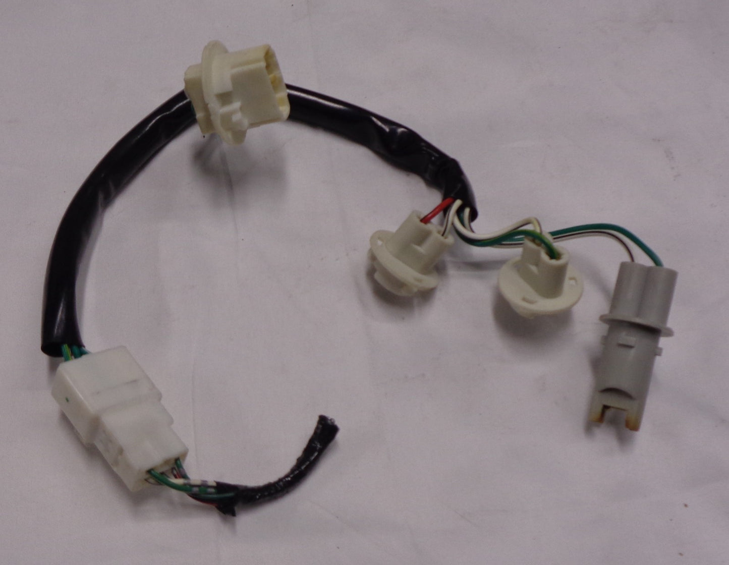 02 - 06 Toyota Camry Socket Rear L or R Taillight Brake Plug 81555-AA050 A11