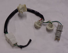 02 - 06 Toyota Camry Socket Rear L or R Taillight Brake Plug 81555-AA050 A11