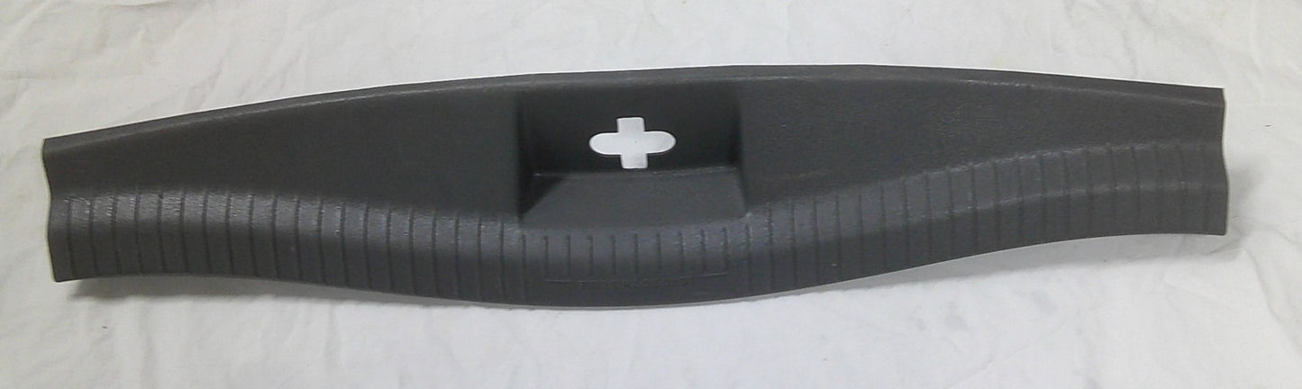 05 - 10 Jeep Grand Cherokee OEM 5HS29BD5AF Hatch Scuff Plate Trim Panel OEM M6