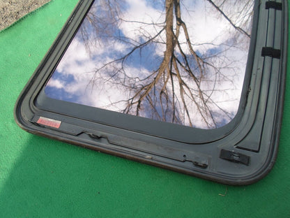 1993 BUICK RIVIERA OEM FACTORY SUNROOF GLASS NO ACCIDENT!   FREE SHIPPING! - RarePartsFinder.Com