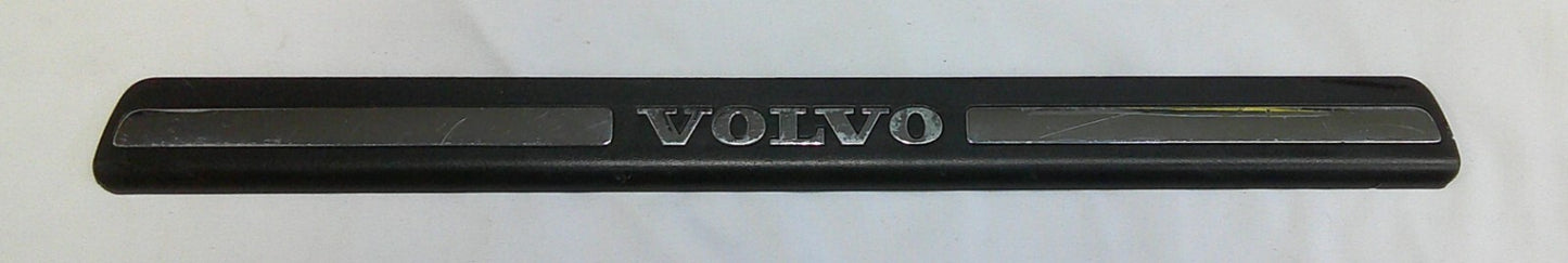 2001 - 2016 VOLVO S60 FRONT PASSENGER DOOR SILL PLATE MOLDING SCUFF B2