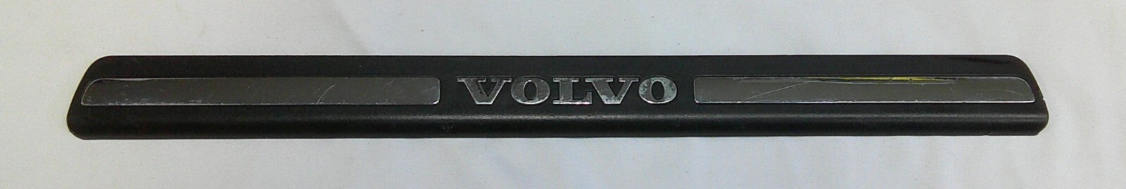 2001 - 2016 VOLVO S60 FRONT PASSENGER DOOR SILL PLATE MOLDING SCUFF B2