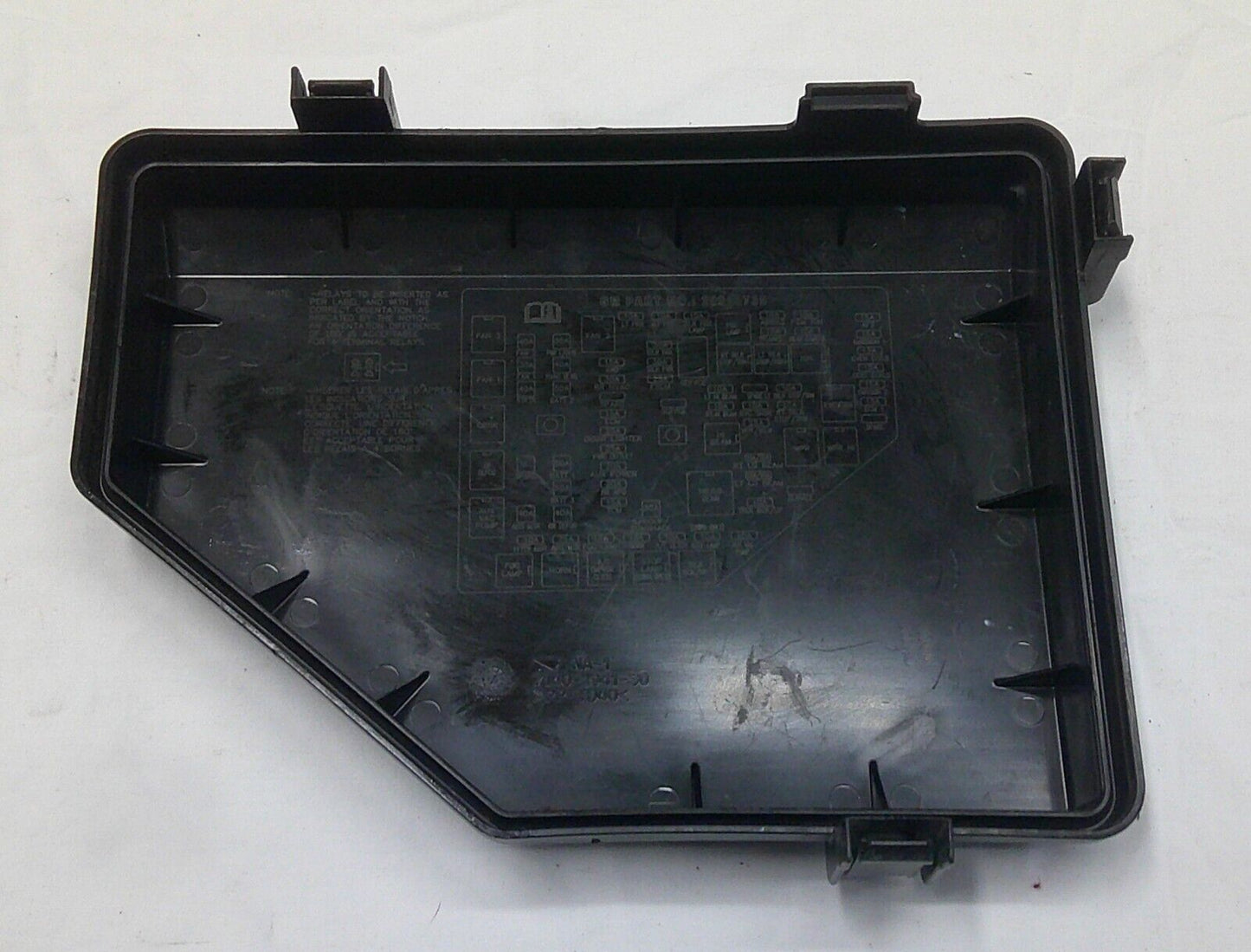 2011 ENCLAVE ACADIA TRAVERSE ENGINE COMPARTMENT FUSE RELAY COVER LID 20913735 B9 - RarePartsFinder.Com