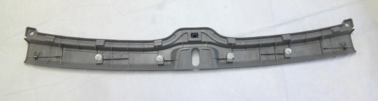 04 - 07 Toyota Highlander Gray OEM Trunk Sill Cover Trim 58387-48040  M3