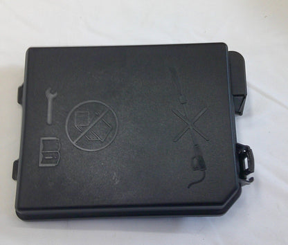 2013 - 2016 Buick Encore Under Hood Fuse Relay Box Cover Lid 95131337 B1